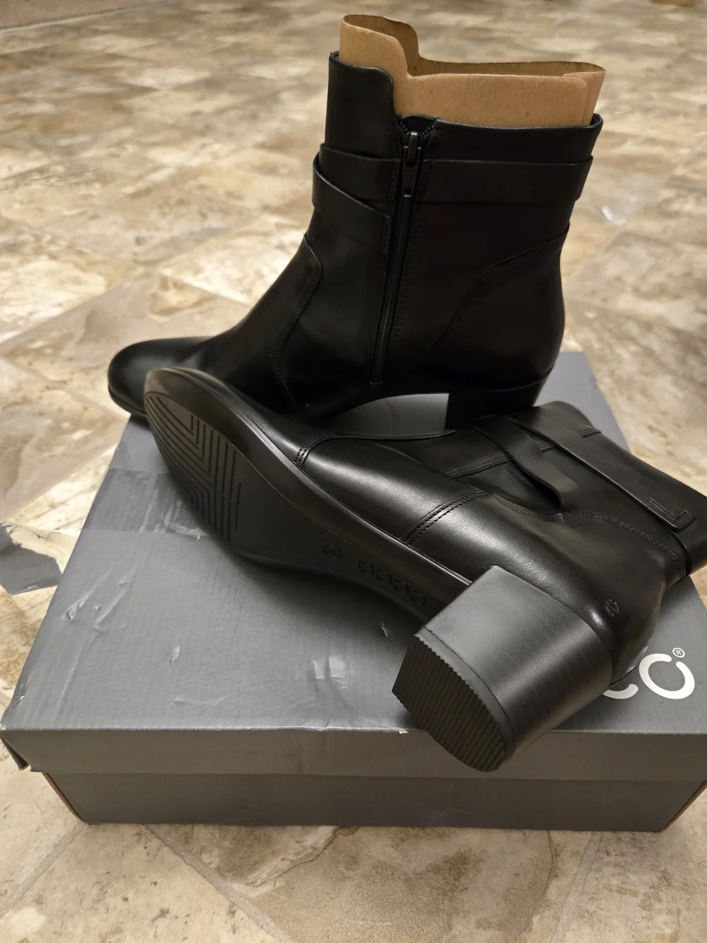 ECCO Women's Black Leather Ankle Boot - Shape 35